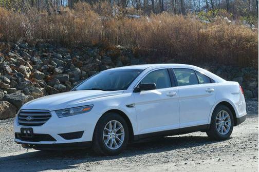 2014 Ford Taurus SE