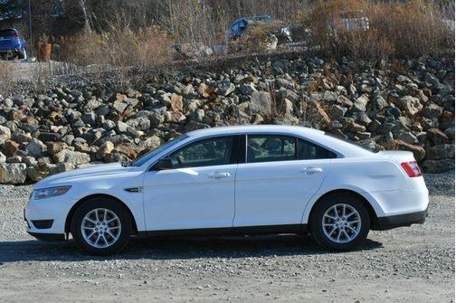 2014 Ford Taurus SE