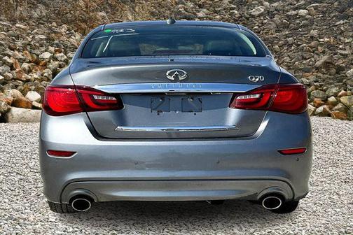 2017 INFINITI Q70 3.7