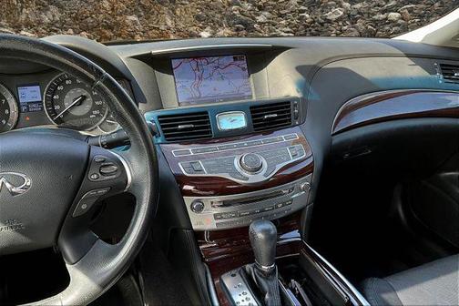 2017 INFINITI Q70 3.7