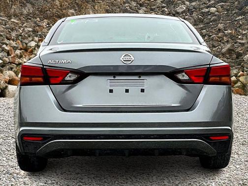 2022 Nissan Altima S FWD