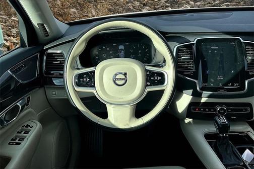2018 Volvo XC90 T6 Momentum