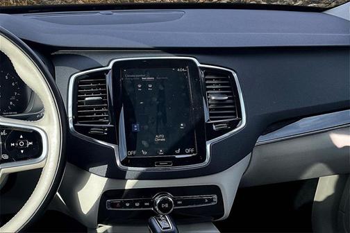 2018 Volvo XC90 T6 Momentum