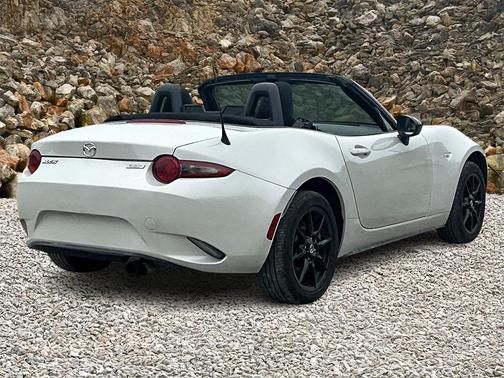 2016 Mazda MX-5 Miata Sport