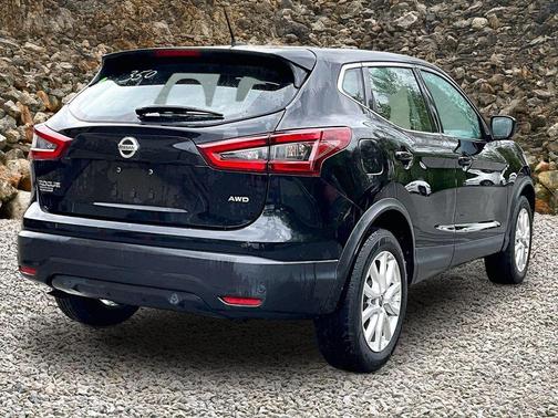 Magnetic Black Pearl 2021 Nissan Rogue Sport S