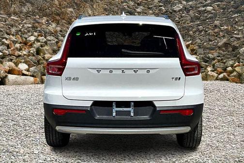2022 Volvo XC40 T5 Momentum
