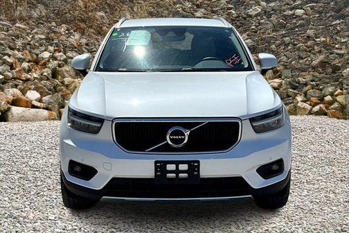 2022 Volvo XC40 T5 Momentum