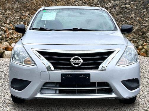 Brilliant Silver Metallic 2018 Nissan Versa 1.6 S