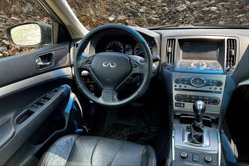 2015 INFINITI Q40 Base