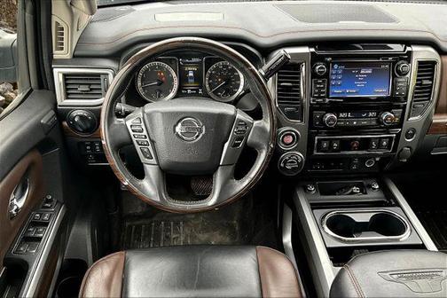 2017 Nissan Titan SV