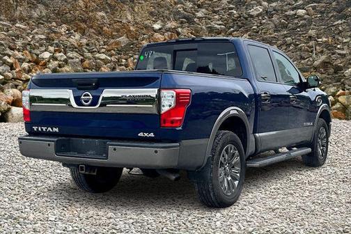 2017 Nissan Titan SV