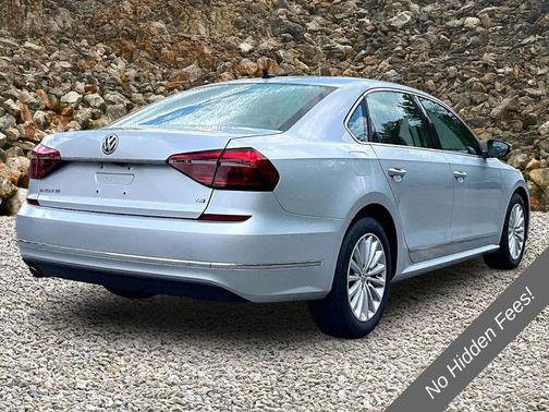 Reflex Silver Metallic 2017 Volkswagen Passat 1.8T SE