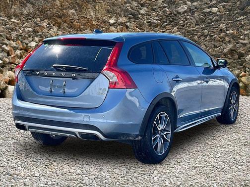 2018 Volvo V60 Cross Country T5