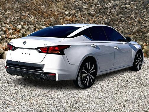 2021 Nissan Altima SR FWD