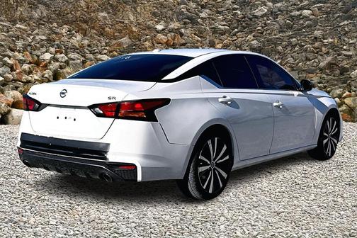 2021 Nissan Altima SR FWD