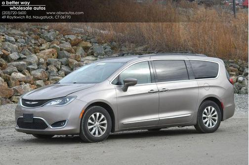 2017 Chrysler Pacifica Touring-L