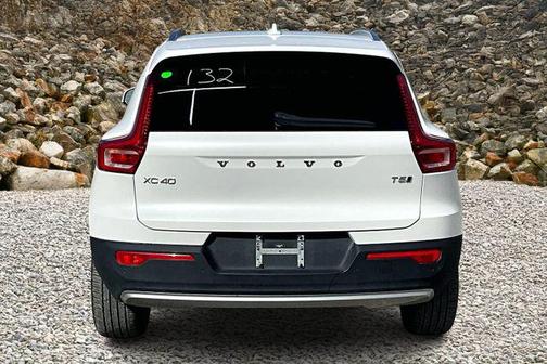 2022 Volvo XC40 T5 Momentum