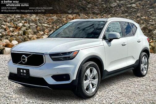 2022 Volvo XC40 T5 Momentum