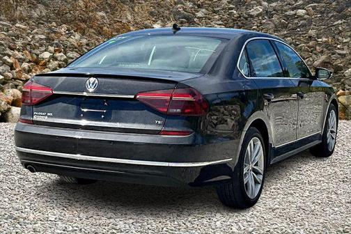 2018 Volkswagen Passat 2.0T SEL Premium