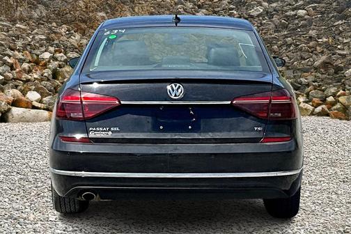 2018 Volkswagen Passat 2.0T SEL Premium