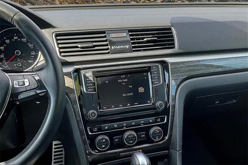 2018 Volkswagen Passat 2.0T SEL Premium