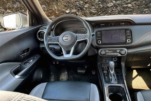2023 Nissan Kicks SR