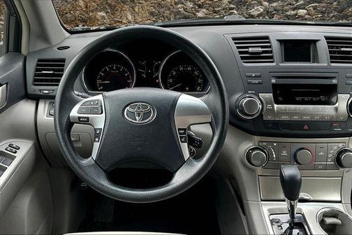 2011 Toyota Highlander SE