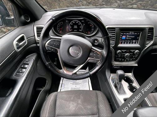 Diamond Black Crystal Pearlcoat 2019 Jeep Grand Cherokee Laredo