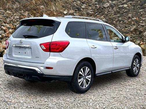 2019 Nissan Pathfinder S