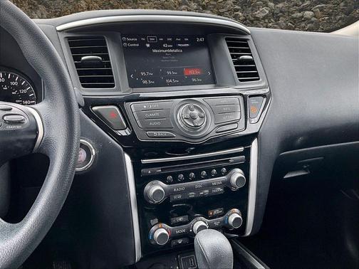 2019 Nissan Pathfinder S