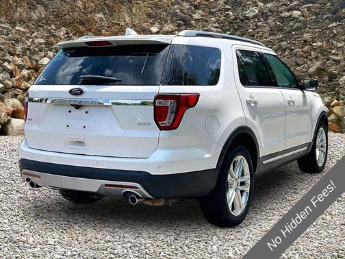 White Platinum Clearcoat Metallic 2016 Ford Explorer XLT