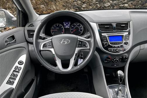2012 Hyundai Accent SE