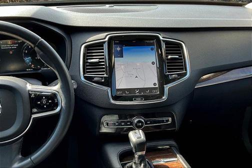 2016 Volvo XC90 T6 Momentum