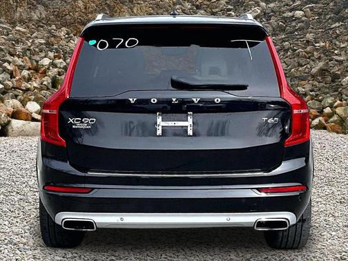 Onyx Black Metallic 2021 Volvo XC90 T6 Momentum
