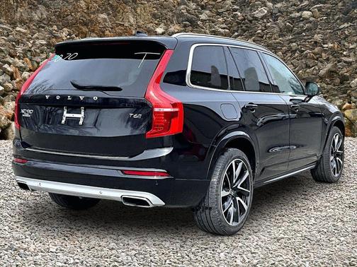 Onyx Black Metallic 2021 Volvo XC90 T6 Momentum