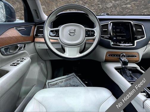 Onyx Black Metallic 2021 Volvo XC90 T6 Momentum