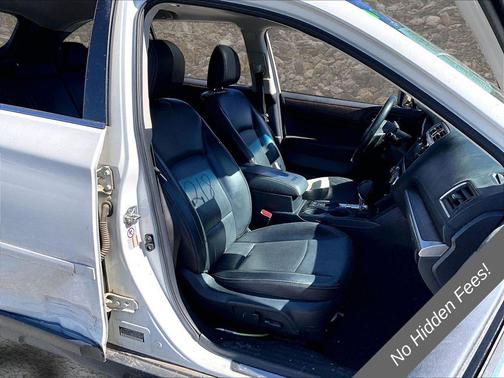 Crystal White Pearl 2017 Subaru Outback 3.6R Limited