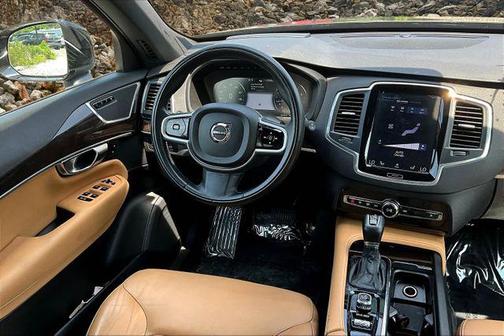 2019 Volvo XC90 T6 Momentum