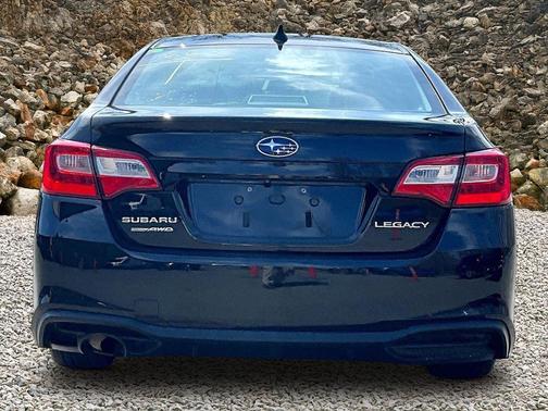 Crystal Black Silica 2018 Subaru Legacy Limited