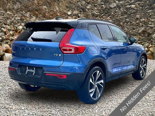 Blue Metallic 2021 Volvo XC40 T5 R-Design