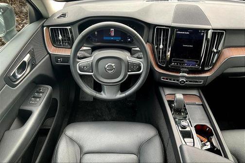 2022 Volvo XC60 Momentum
