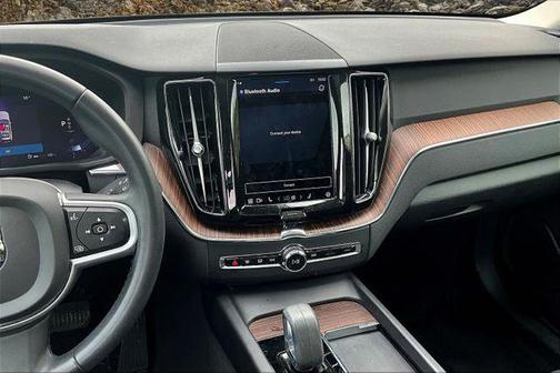 2022 Volvo XC60 Momentum