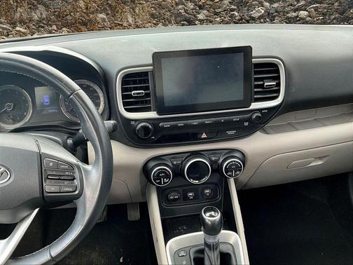 2020 Hyundai VENUE SEL