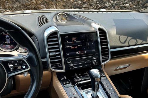 2018 Porsche Cayenne Platinum Edition