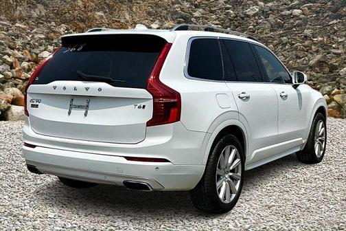 2017 Volvo XC90 T6 Momentum