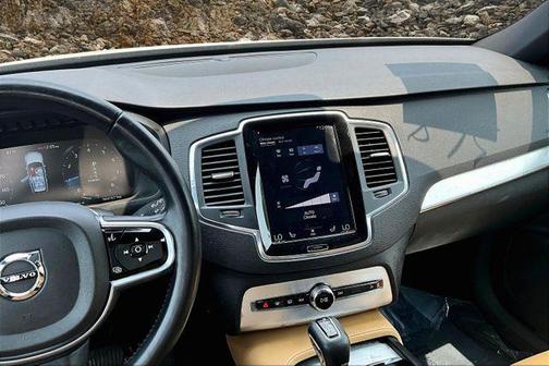 2017 Volvo XC90 T6 Momentum