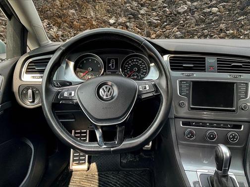 2017 Volkswagen Golf Alltrack TSI S