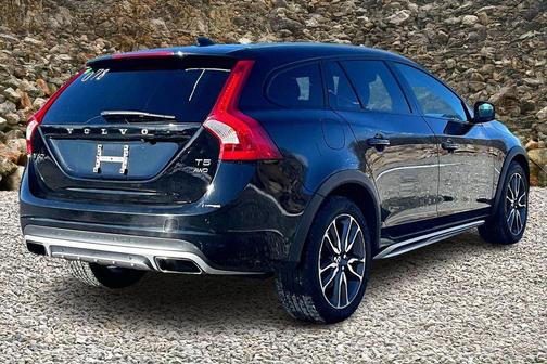 2016 Volvo V60 Cross Country T5