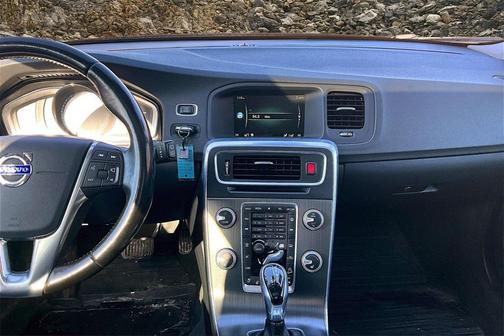 2016 Volvo V60 Cross Country T5