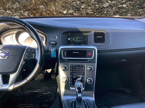 2016 Volvo V60 Cross Country T5